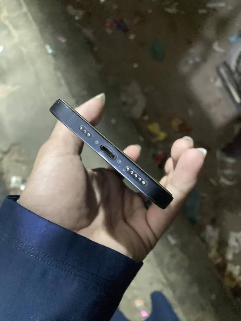 Apple iPhone 12 3