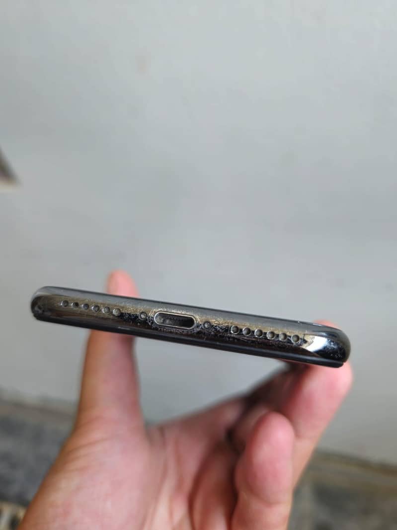 Apple iPhone X 3