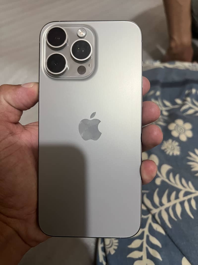 Apple iPhone 15 Pro Max 0