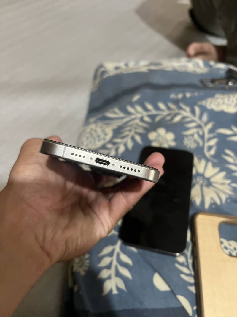 Apple iPhone 15 Pro Max 1