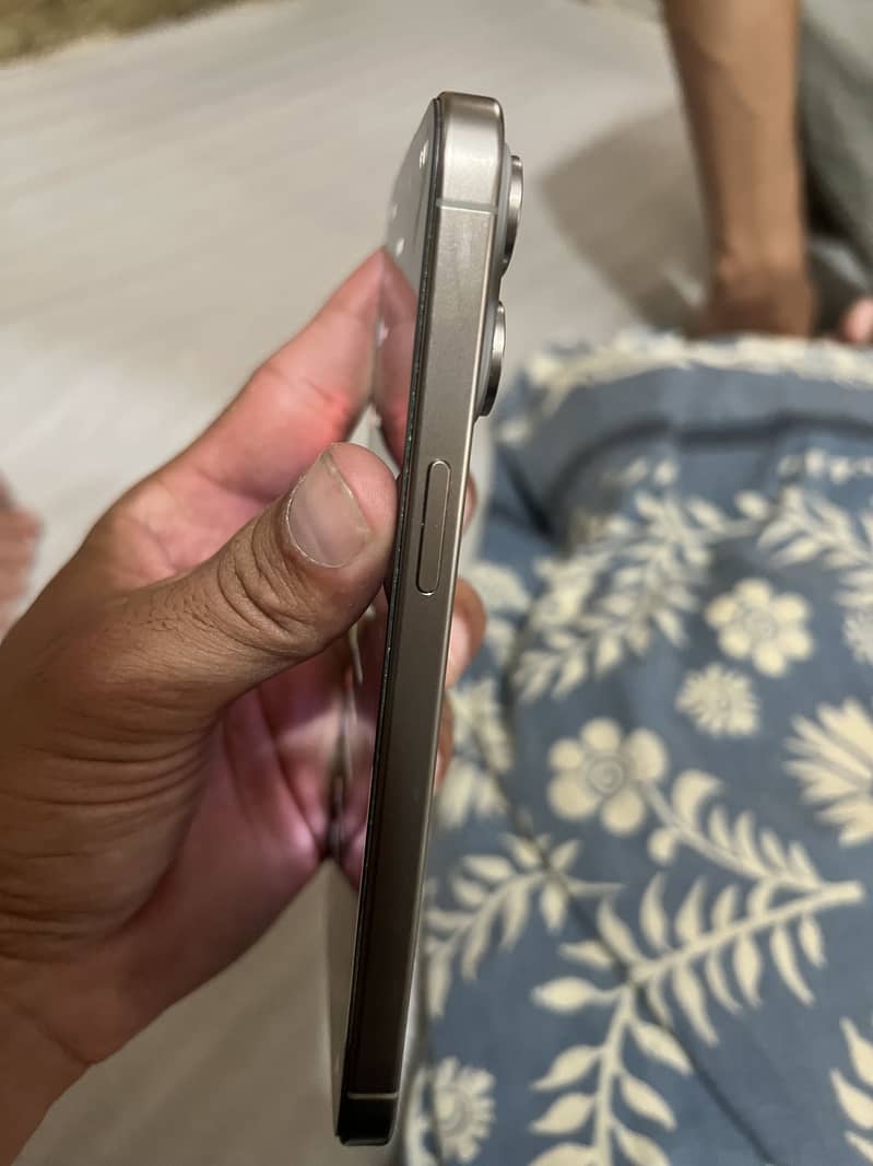 Apple iPhone 15 Pro Max 2