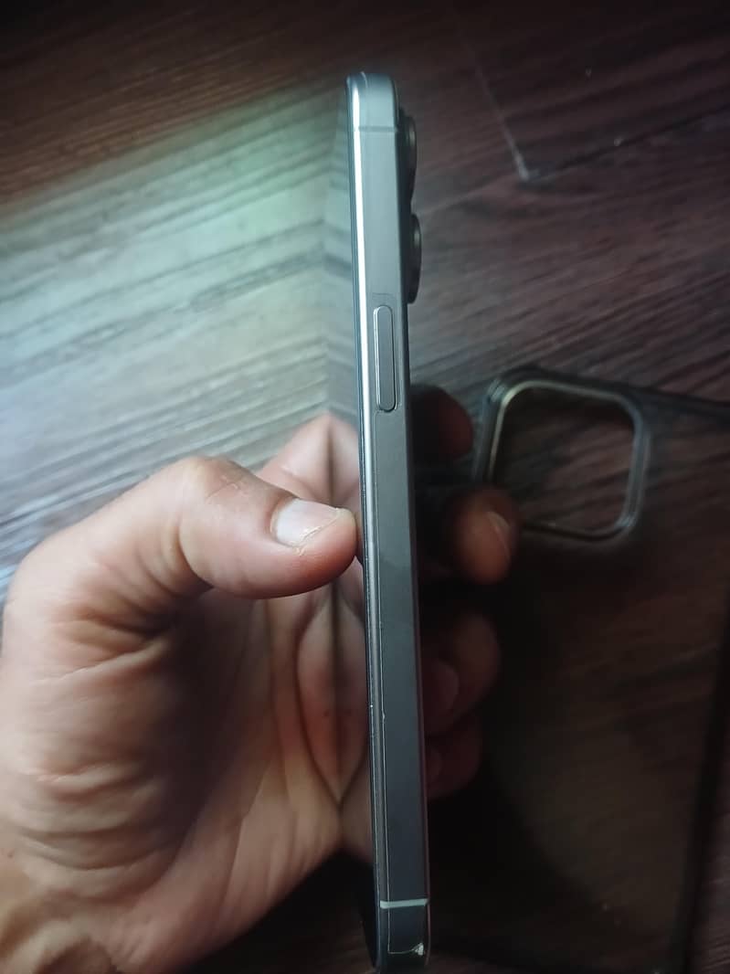 Apple iPhone 15 Pro Max 1