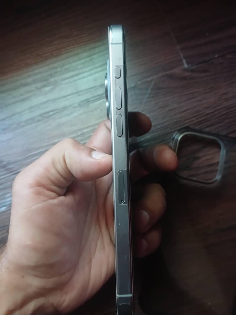 Apple iPhone 15 Pro Max 2