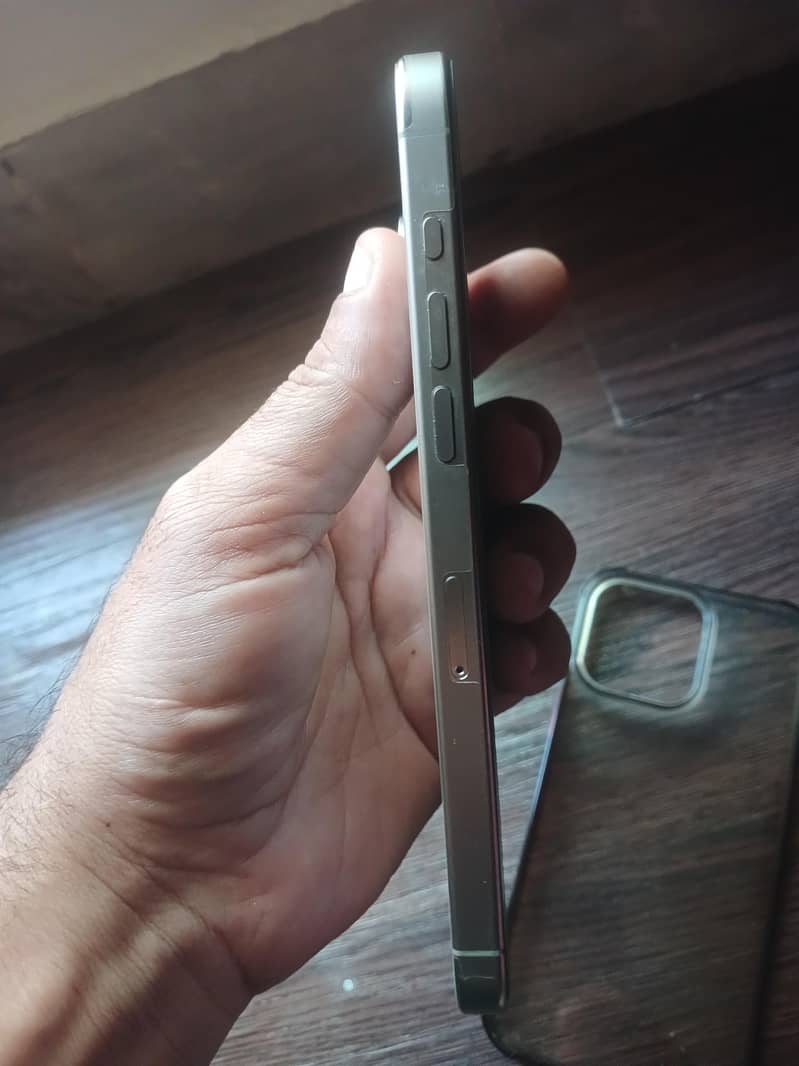 Apple iPhone 15 Pro Max 3