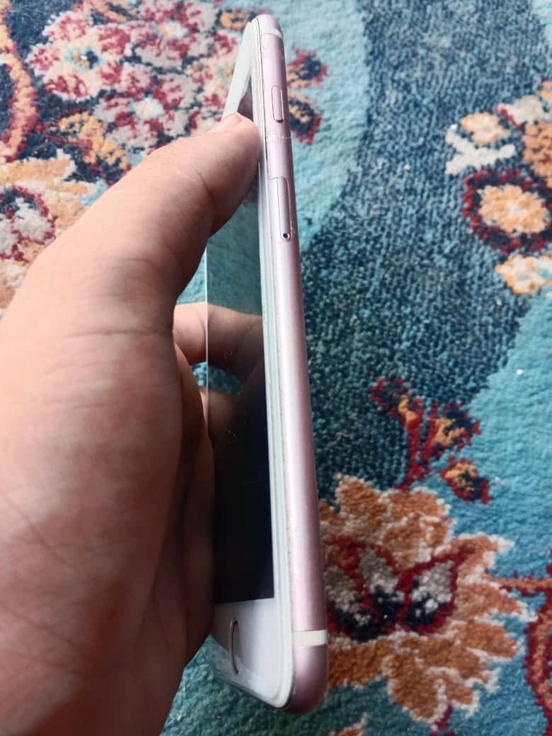 Apple iPhone 7 Plus 3