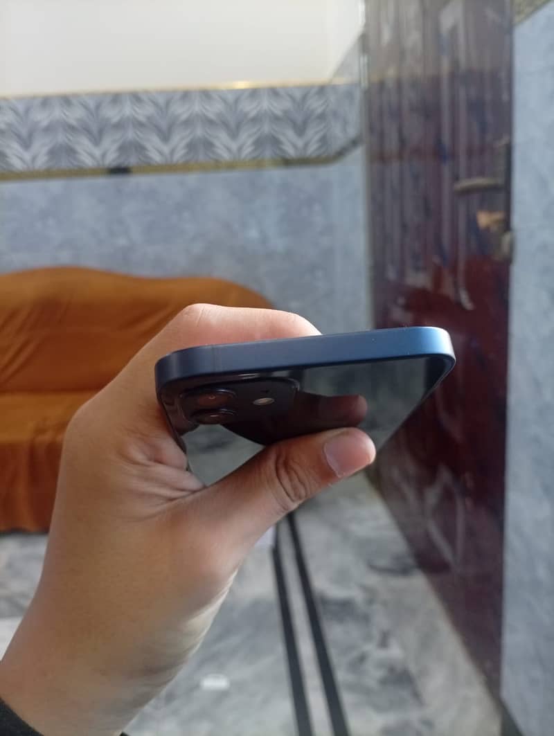 Apple iPhone 12 1