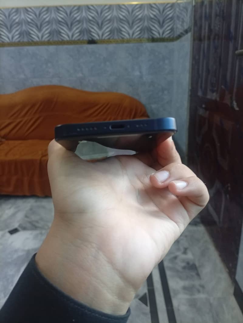 Apple iPhone 12 6