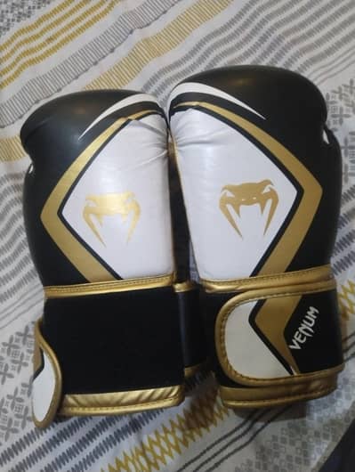 Venum Contneder 2.0 Boxing Gloves
