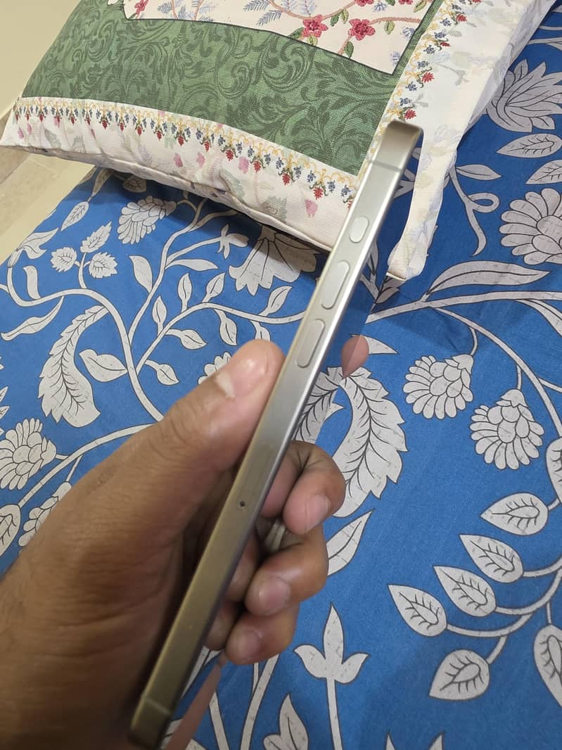 Apple iPhone 15 Pro Max 3