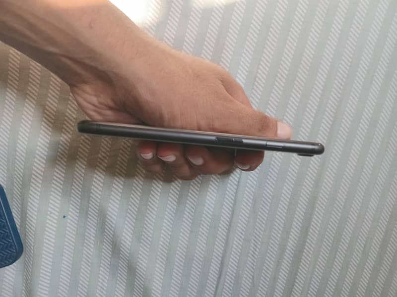 Apple iPhone 7 2