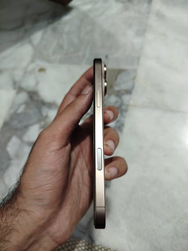Apple iPhone 16 Pro Max 2