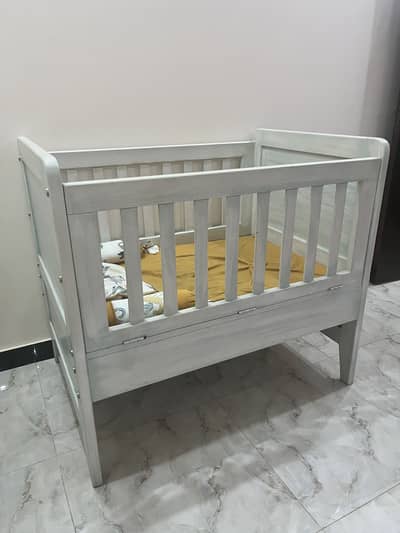 Baby cot. Solid wood