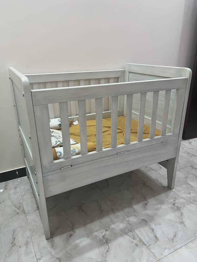 Baby cot. Solid wood 0