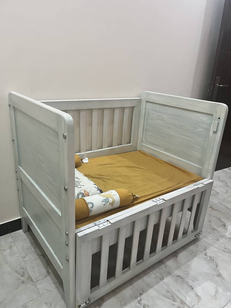 Baby cot. Solid wood 5