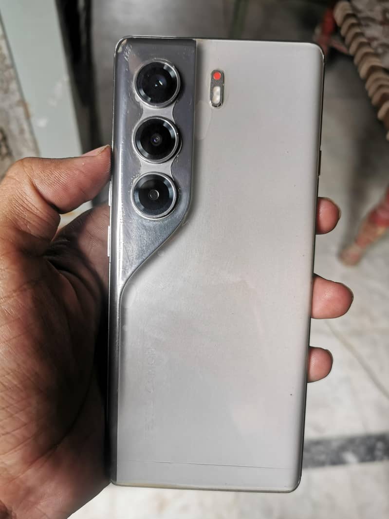 Tecno CAMON 40 Pro 0