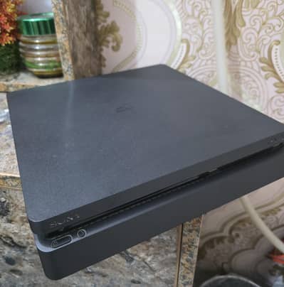 Sony PS4 Slim 500GB - 10/10 Condition (Complete Box & Controller)