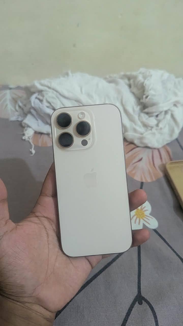 Apple iPhone 16 Pro 1
