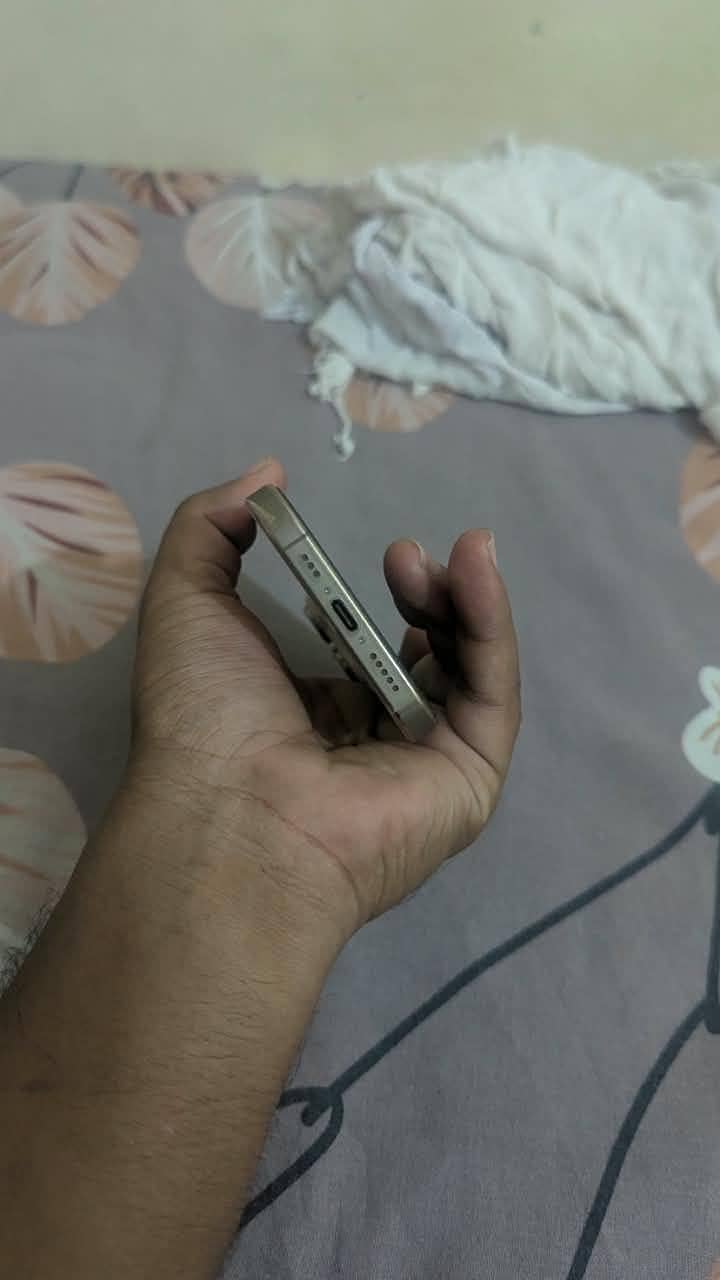 Apple iPhone 16 Pro 2