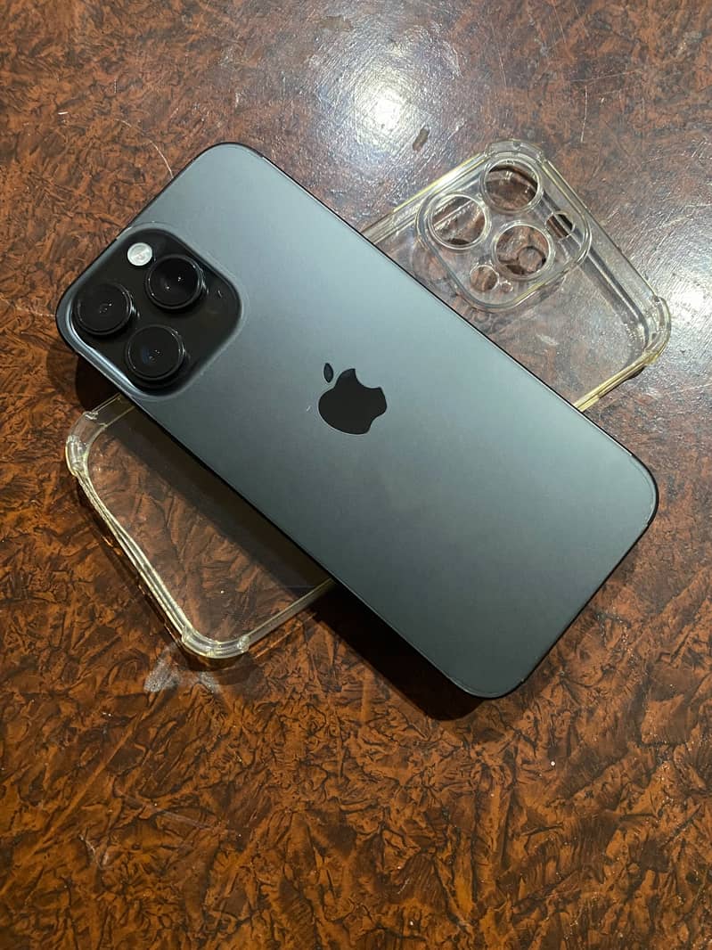 Apple iPhone 16 Pro Max 1