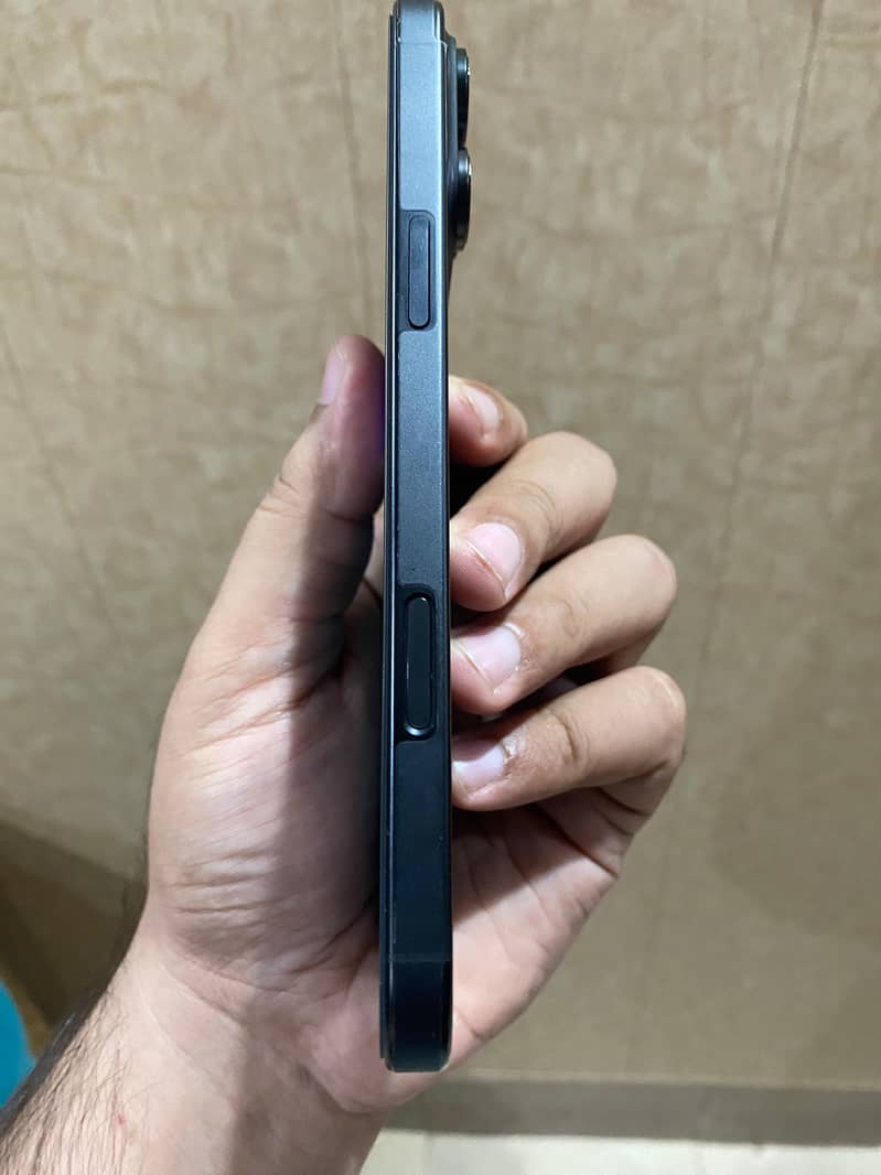 Apple iPhone 16 Pro Max 3