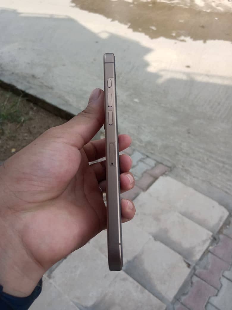 Apple iPhone 16 Pro Max 7
