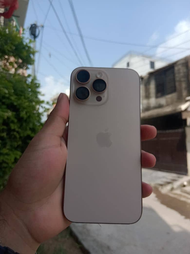 Apple iPhone 16 Pro Max 8