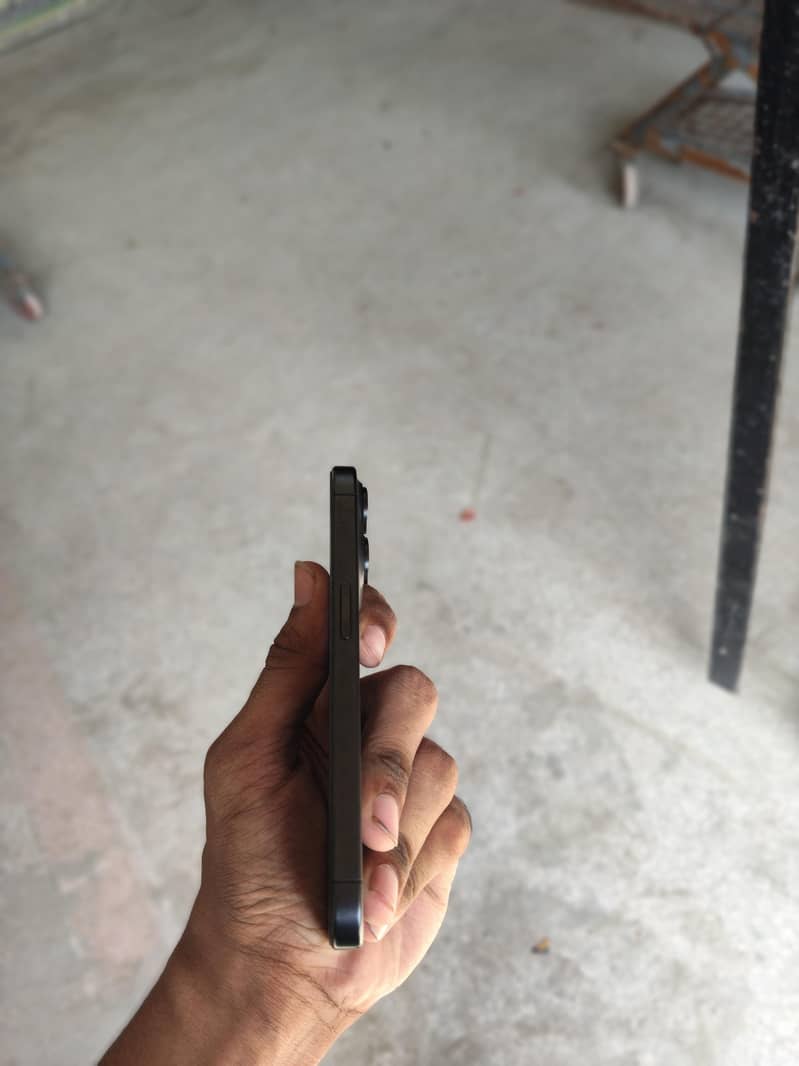 Apple iPhone 15 Pro 3