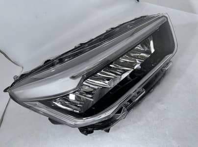 Toyota Raize Z package right headlight