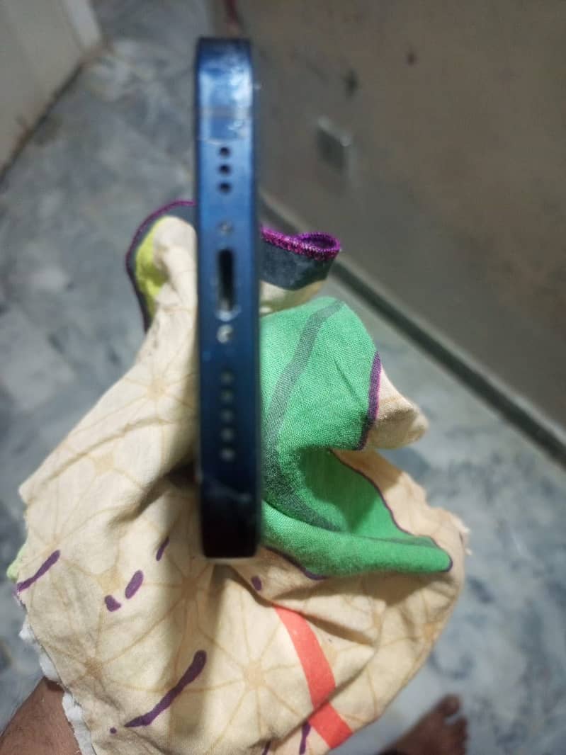Apple iPhone 12 2