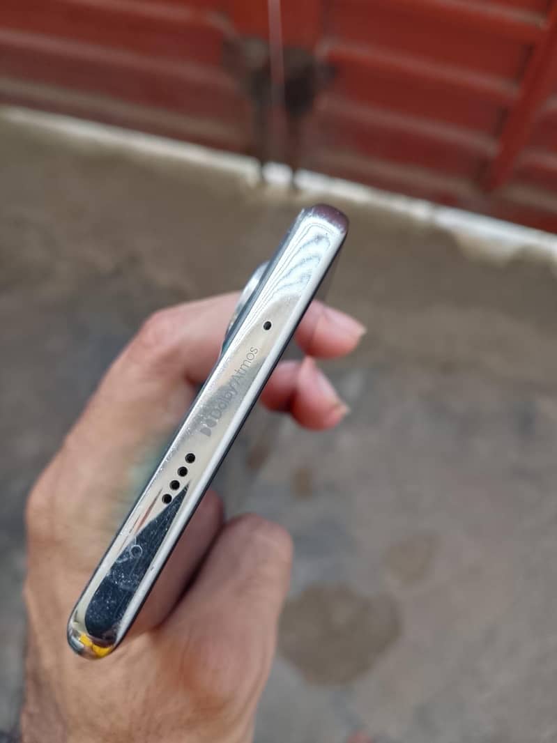 Tecno CAMON 40 Pro 4