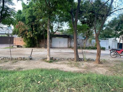 Beautiful 17 Marla Family House with Lush Garden & Covered Car Parkin