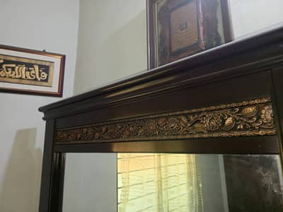 Lush condition dresseing table with decent design