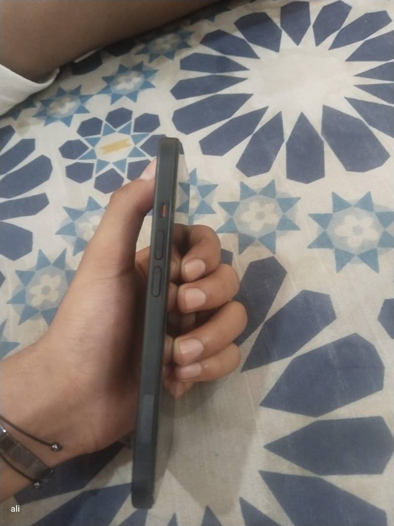 Apple iPhone 15 4