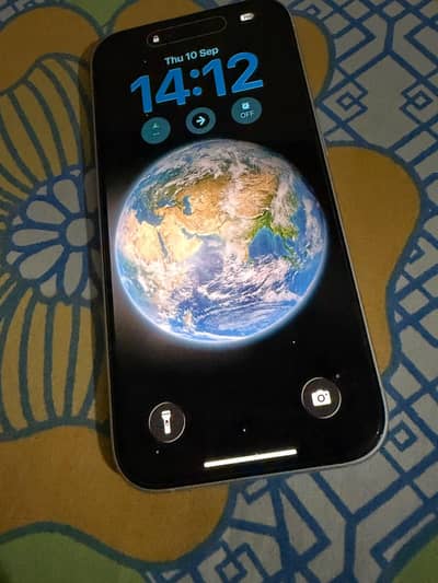 Apple iPhone 16