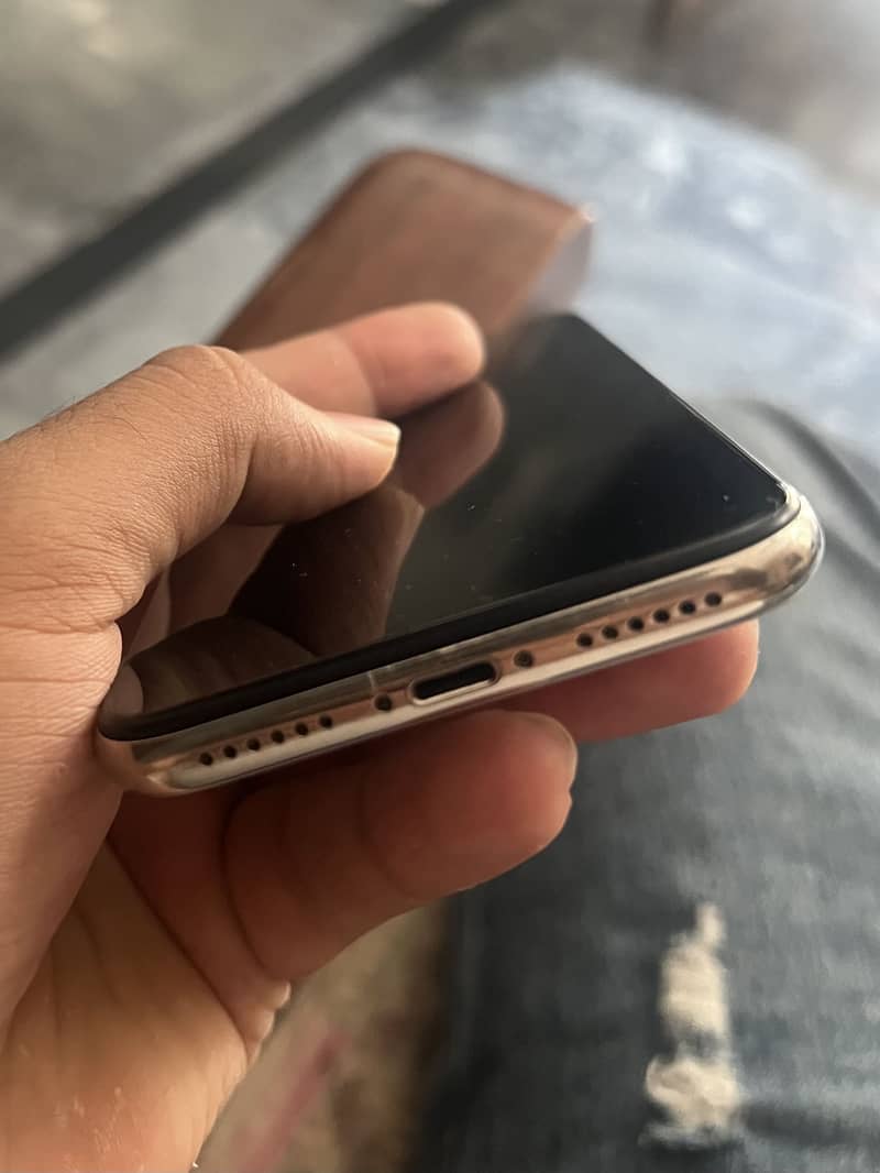 Apple iPhone X 5