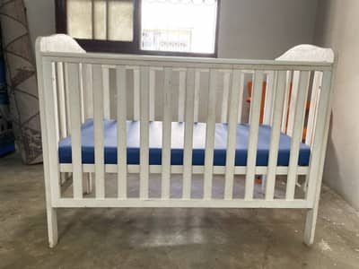 Baby cot branded mother care