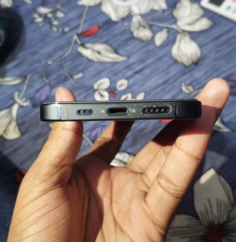 Iphone 13 4