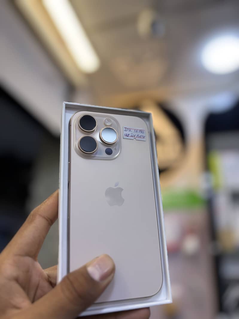 Apple iPhone 16 Pro 0