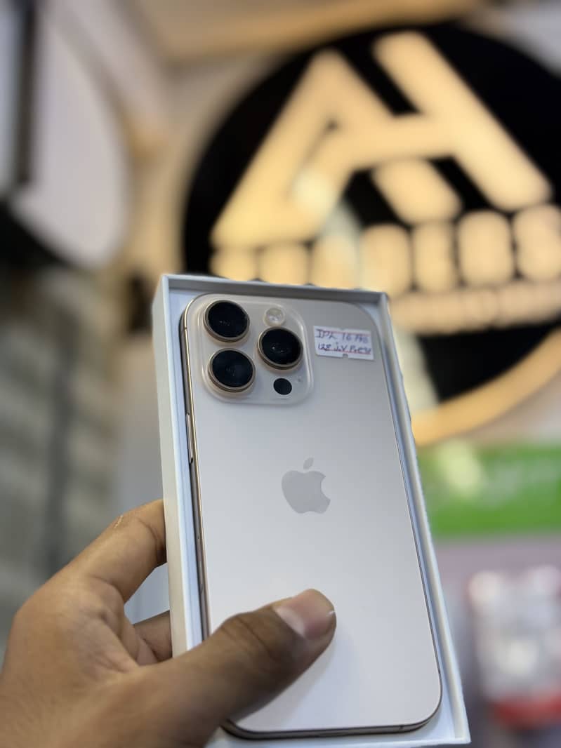 Apple iPhone 16 Pro 1