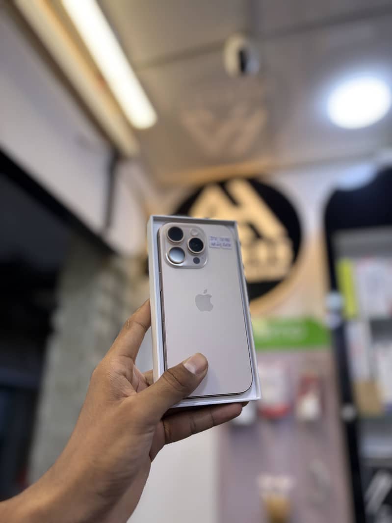 Apple iPhone 16 Pro 2