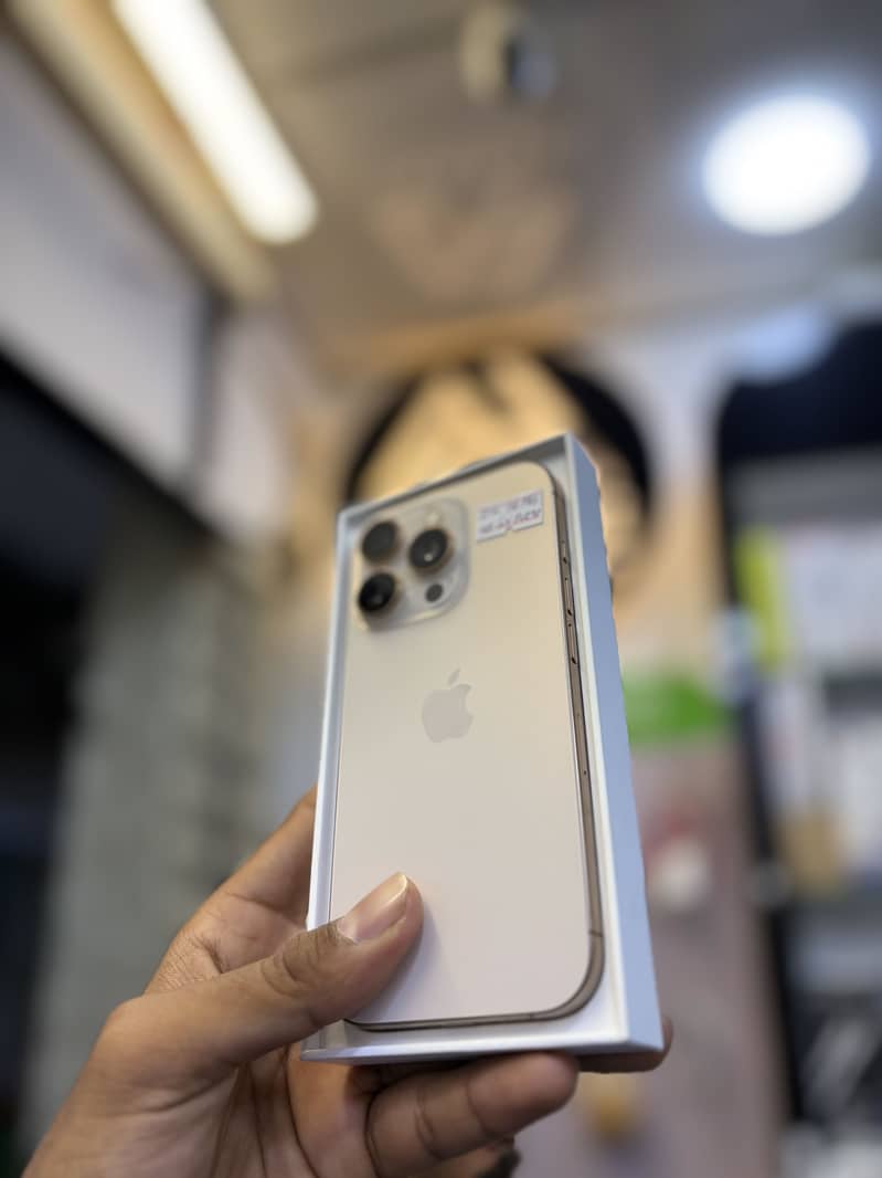 Apple iPhone 16 Pro 3