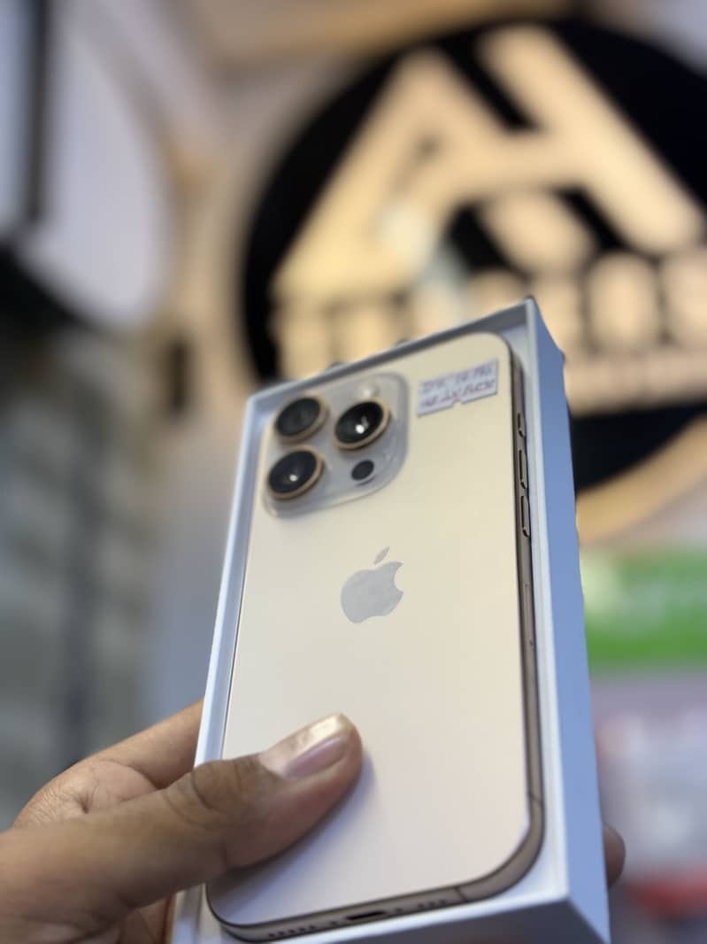 Apple iPhone 16 Pro 4