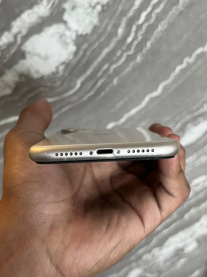 Apple iPhone 11 3