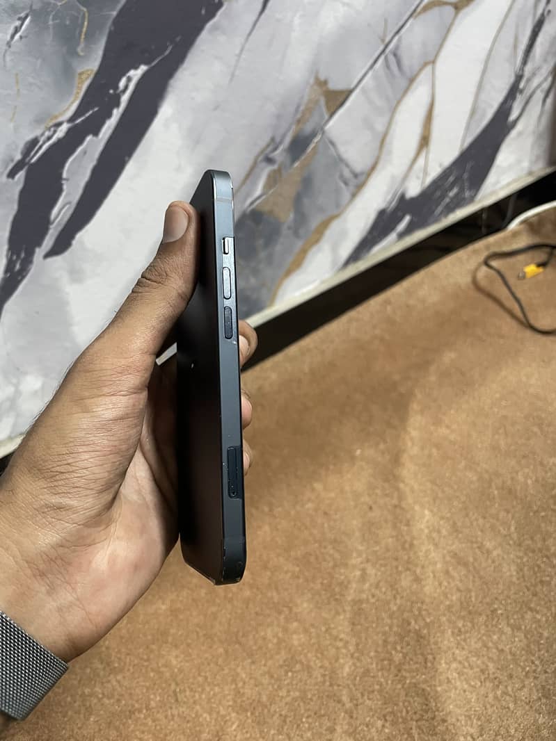 Apple iPhone 13 2