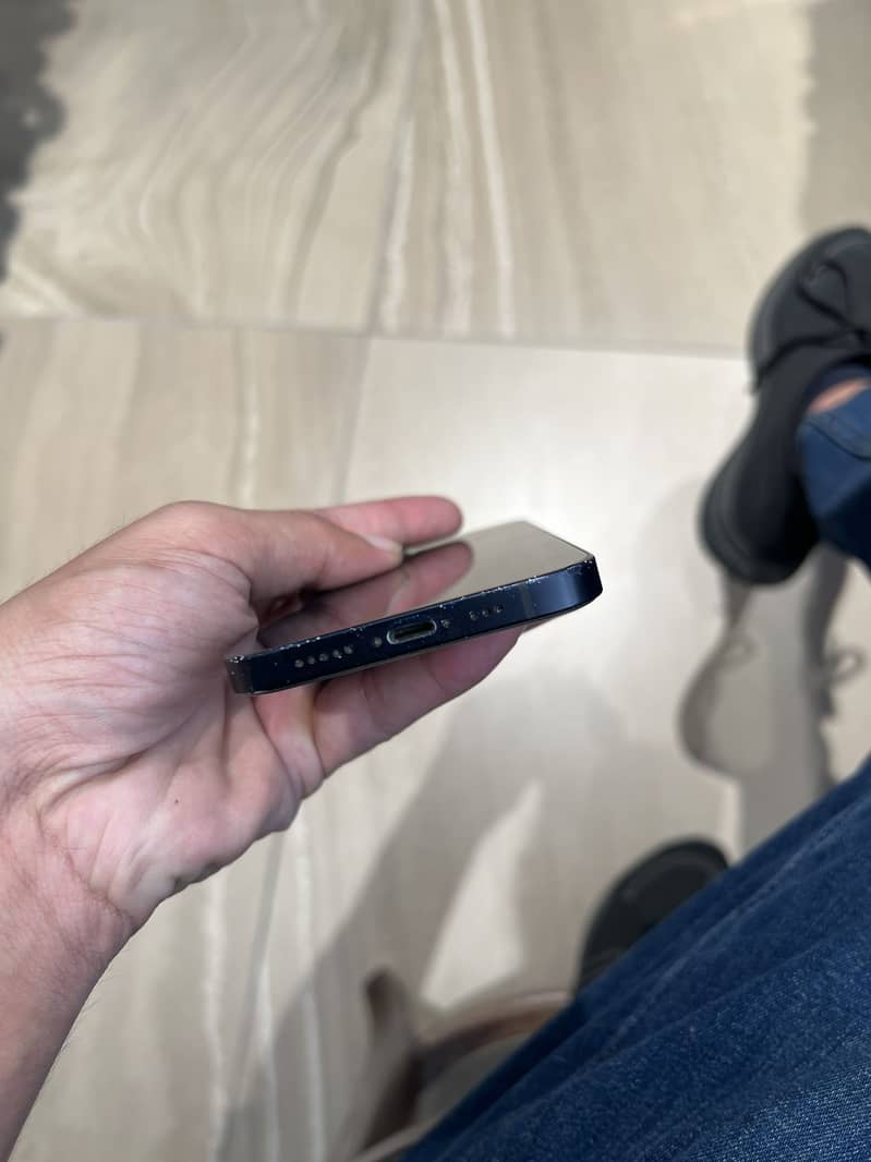 Apple iPhone 12 3