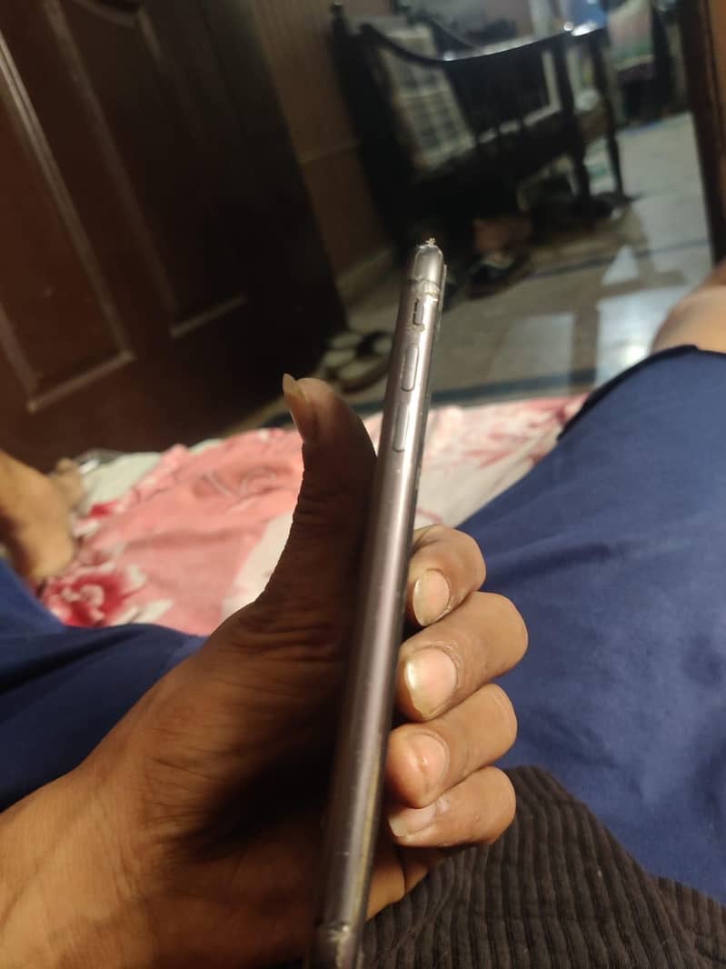 Apple iPhone 11 4