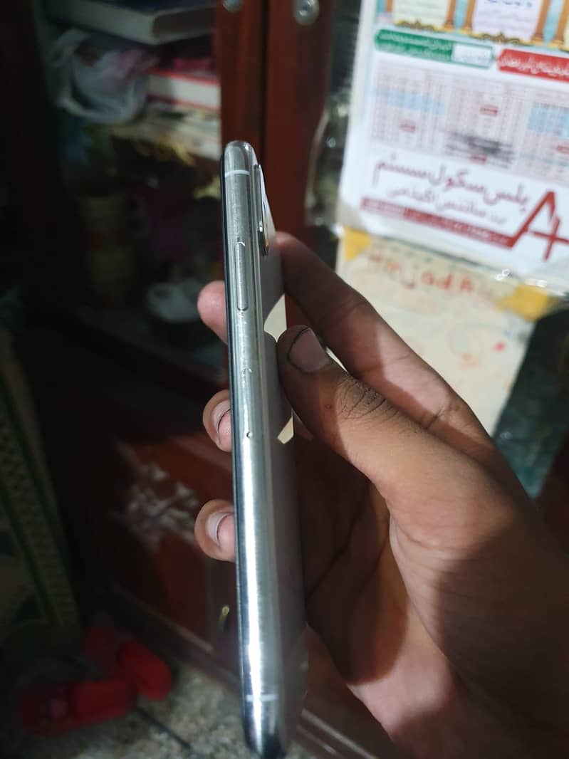 Apple iPhone X 3