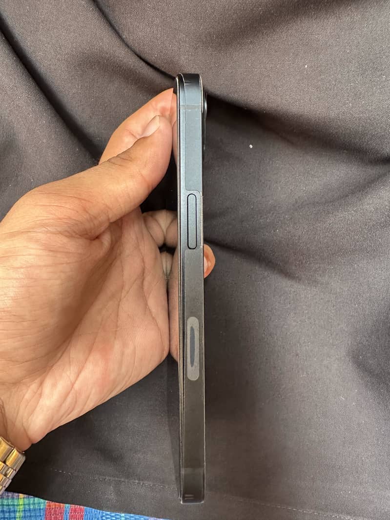 Apple iPhone 13 2