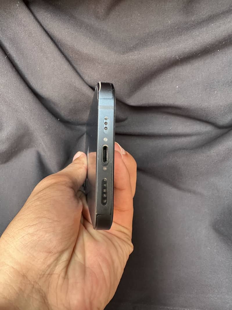 Apple iPhone 13 5
