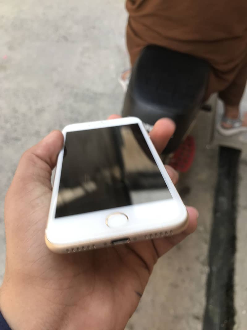Apple iPhone 7 1